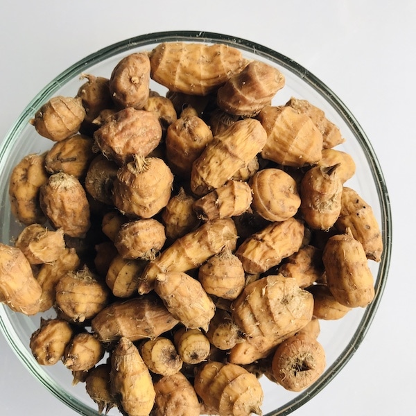 Light brown tigernuts in a glass bowl