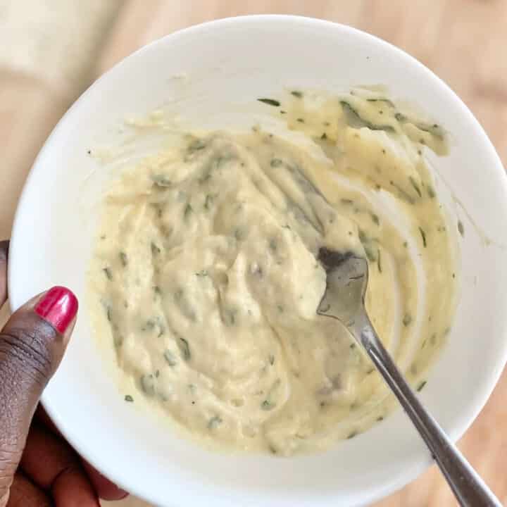Roasted garlic and mayo sauce.