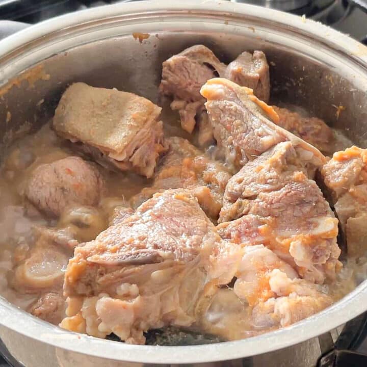 Steamed goat meat in a pot.