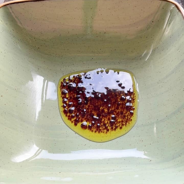 Balsamico and olive oil in a green bowl.